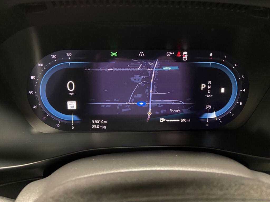 Used 2023 Volvo XC40 B5 Plus image 15