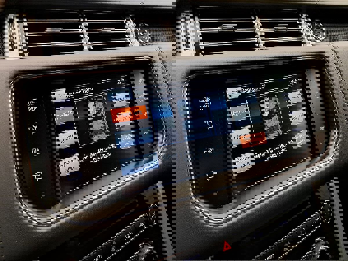 Used 2015 Land Rover Range Rover Long Wheelbase Autobiography image 35