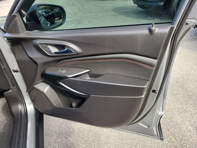 Used 2025 Chevrolet Trax RS w/ Driver Confidence Package image 34