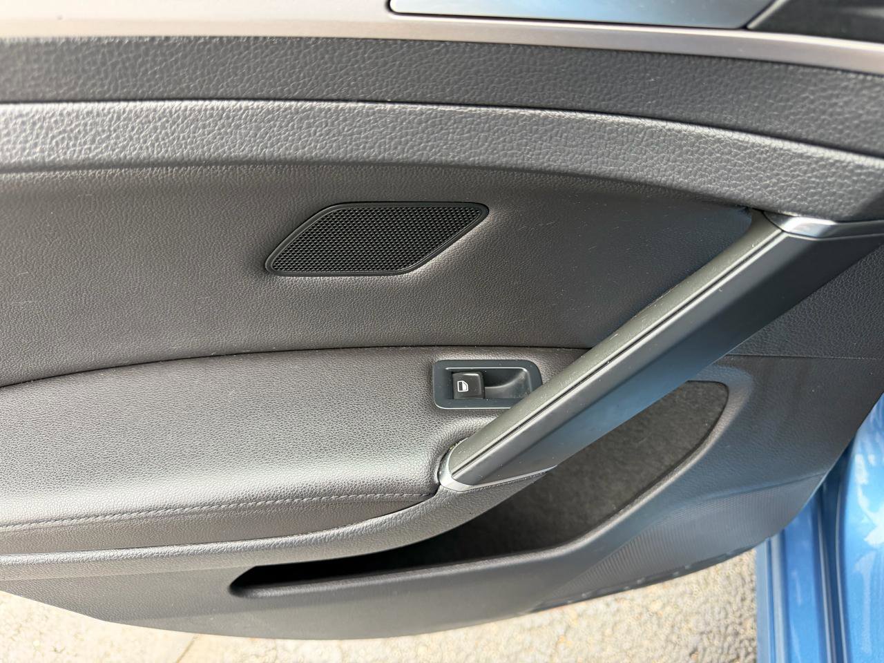 Used 2015 Volkswagen e-Golf SEL Premium image 19