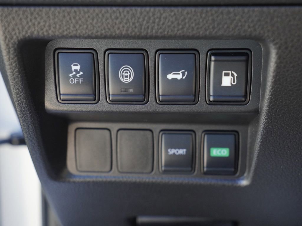 Used 2020 Nissan Rogue SV image 11