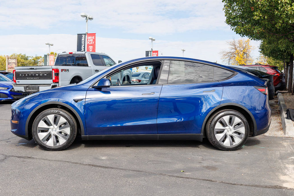 Used 2024 Tesla Model Y Long Range AWD/4WD image 16