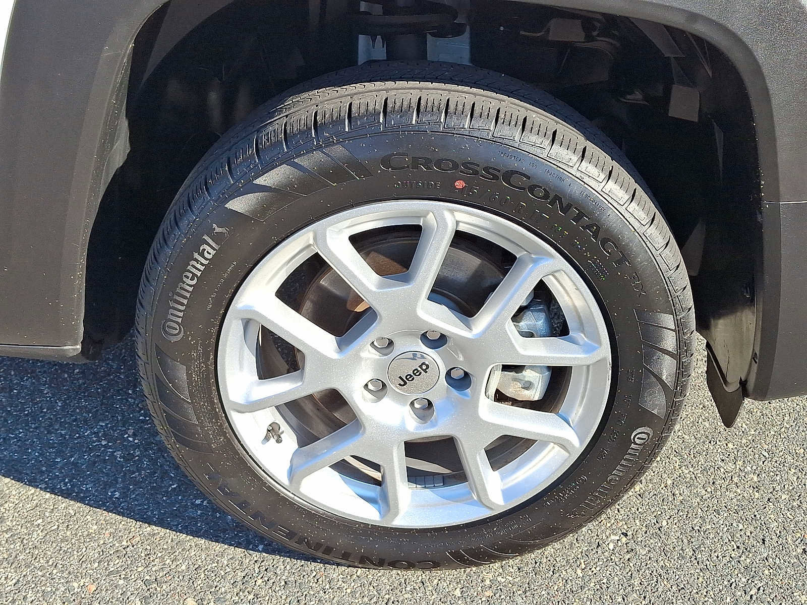 Certified 2023 Jeep Renegade Latitude w/ Sun & Fun Group image 8