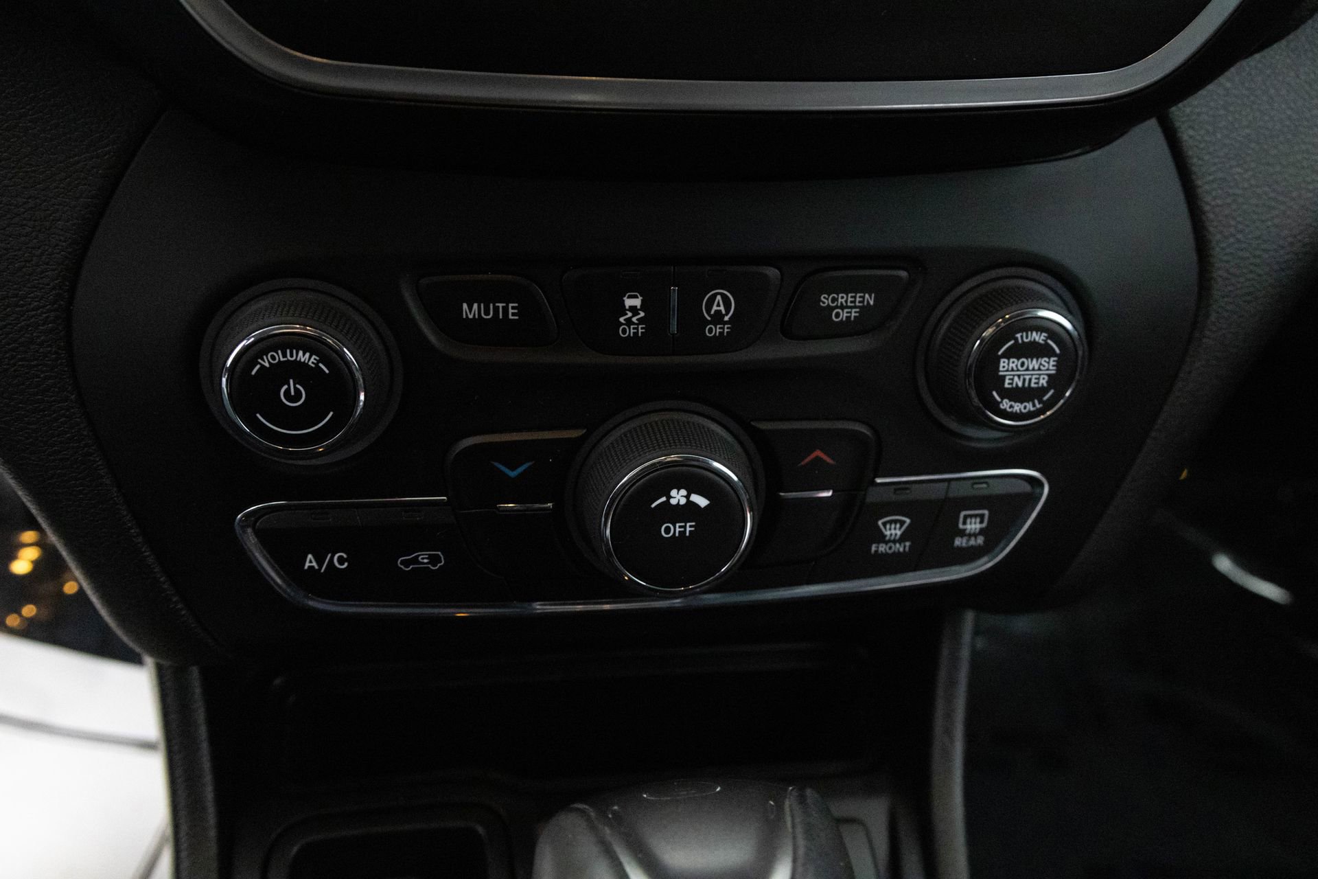 Used 2019 Jeep Cherokee Latitude Plus image 27