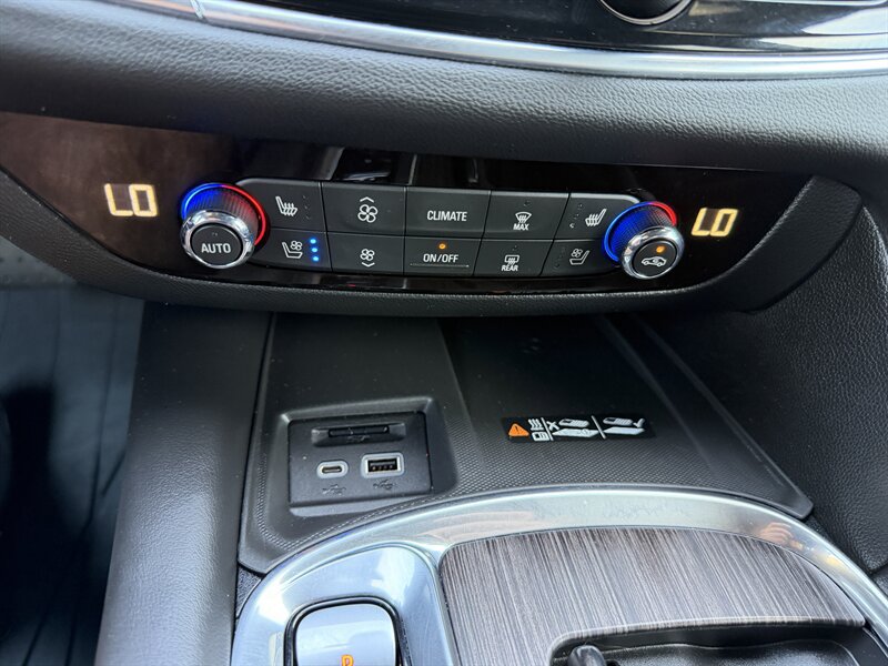 Used 2022 Buick Enclave Avenir w/ Avenir Technology Package AWD/4WD image 47