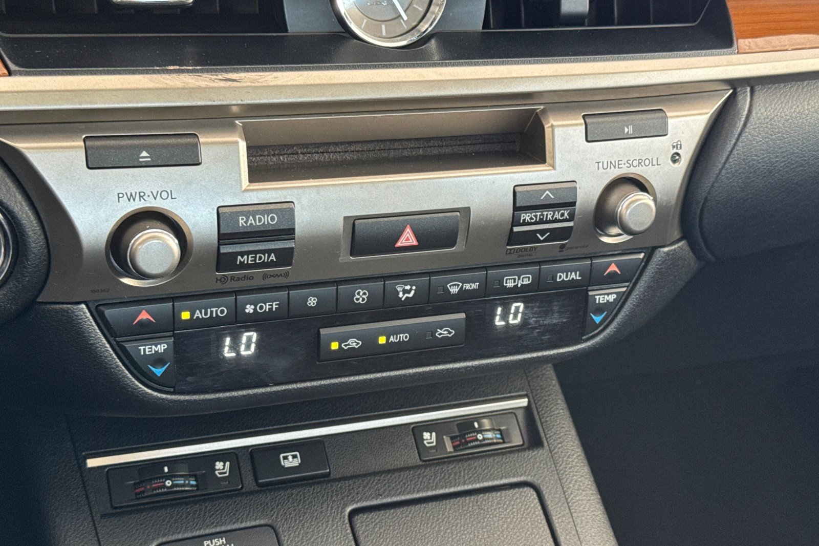 Used 2014 Lexus ES 300h w/ Luxury Package w/Bamboo Trim FWD image 26