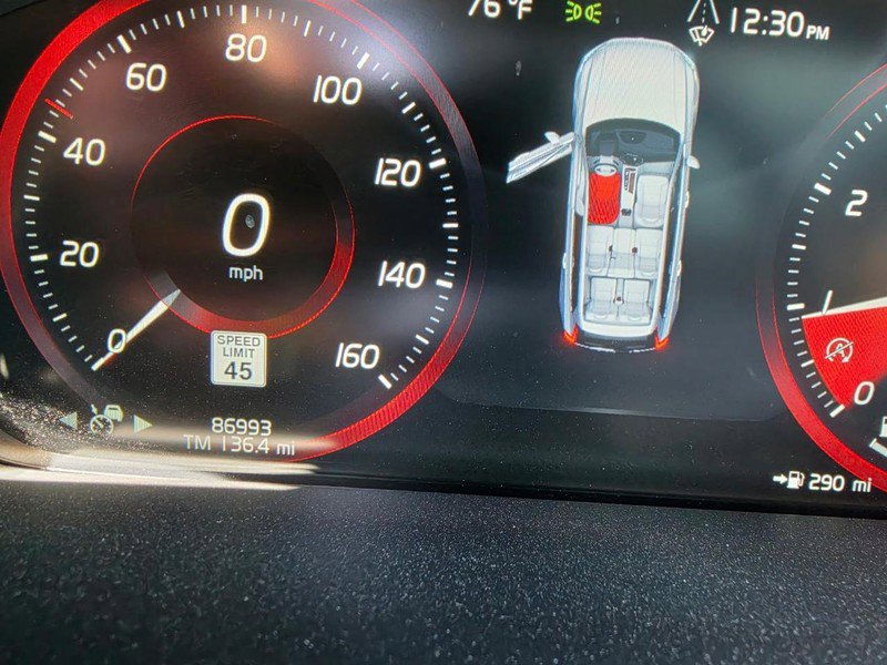 Used 2018 Volvo XC90 T5 Momentum w/ Convenience Package AWD/4WD image 6