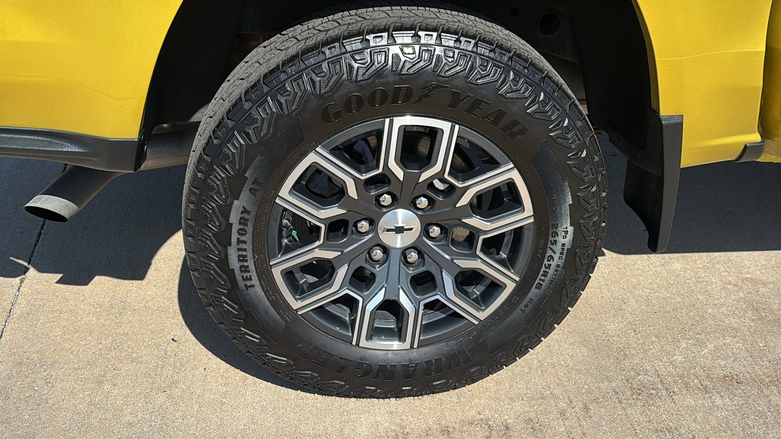 Used 2023 Chevrolet Colorado Z71 w/ Z71 Convenience Package 2 image 11