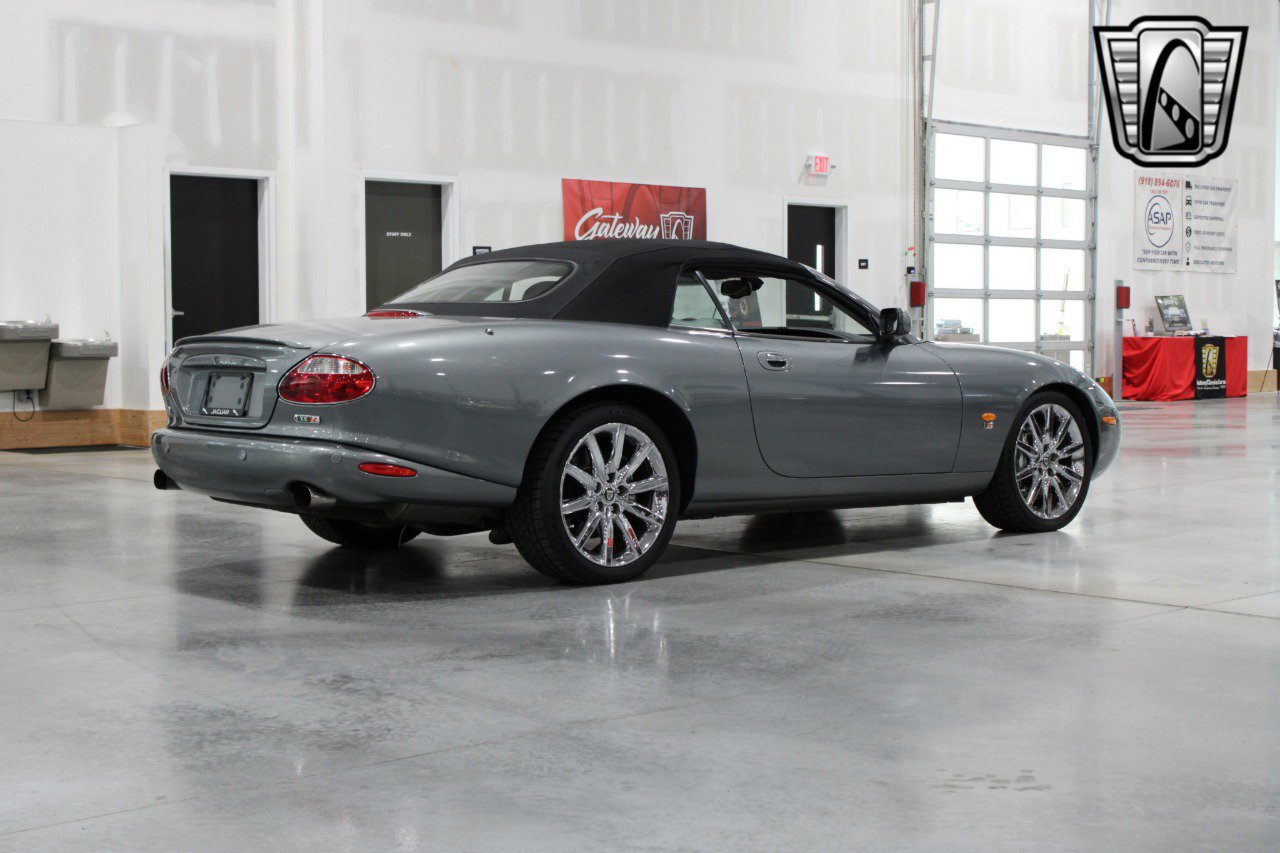 Used 2004 Jaguar XK8 Convertible image 13