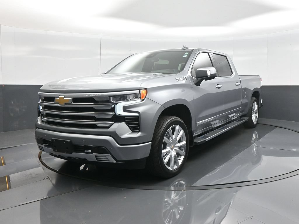 Used 2025 Chevrolet Silverado 1500 High Country w/ High Country Premium Package AWD/4WD image 3