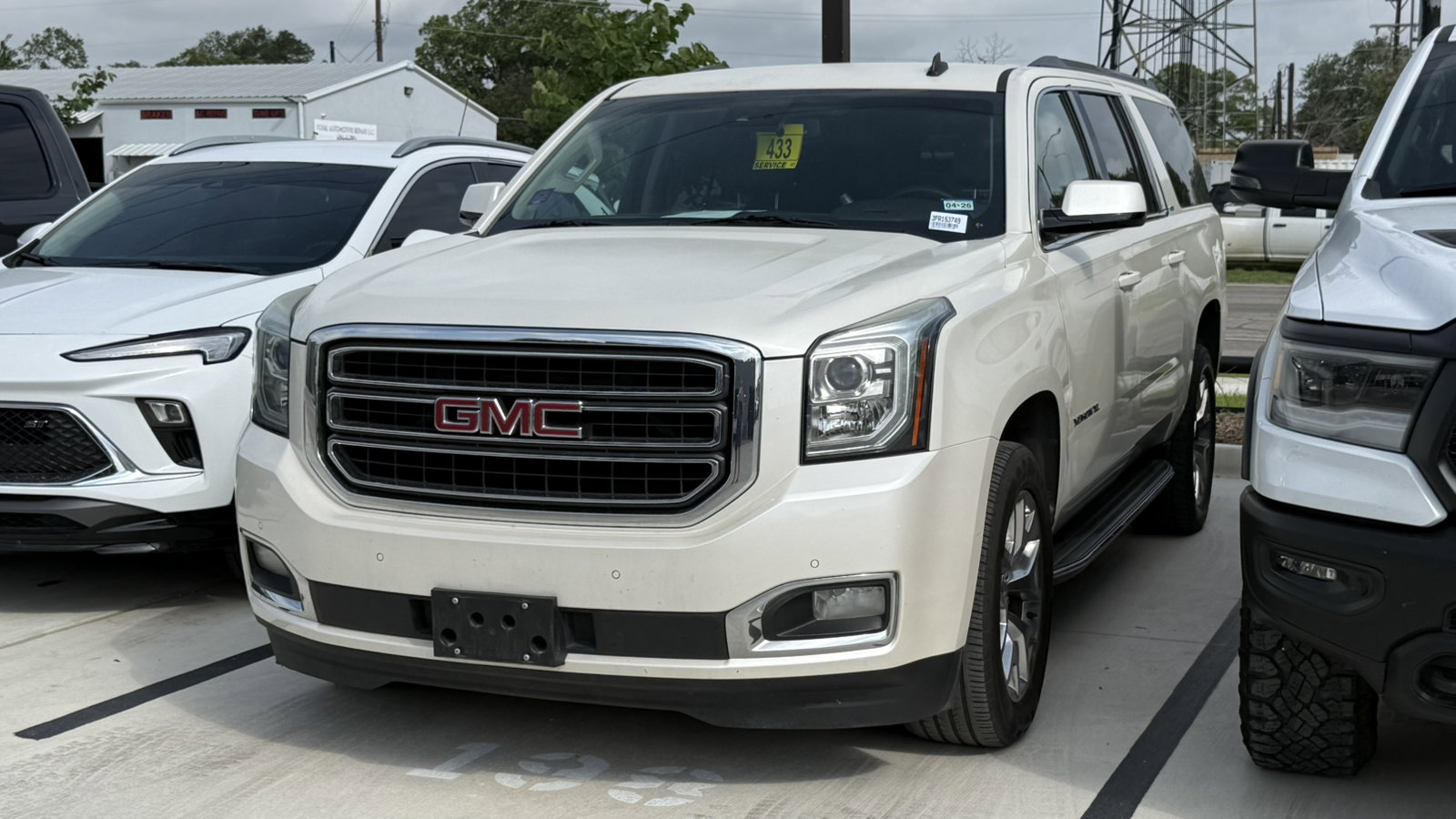 Used 2015 GMC Yukon XL SLT RWD image 11