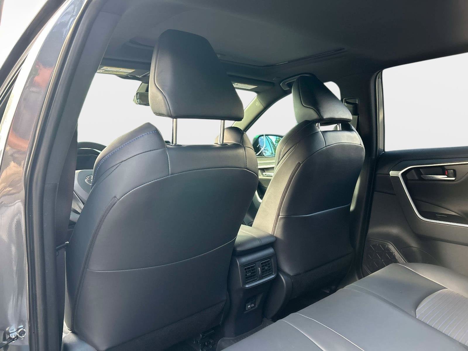 Used 2025 Toyota RAV4 XSE AWD/4WD image 15