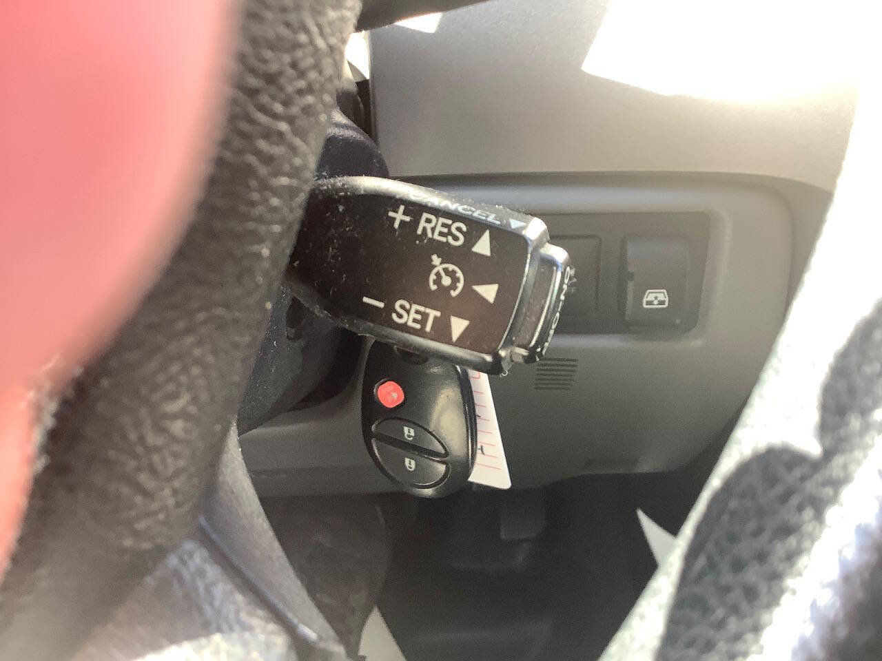 Used 2013 Toyota Tundra Grade 4x4 4dr CrewMax Cab Pick image 39