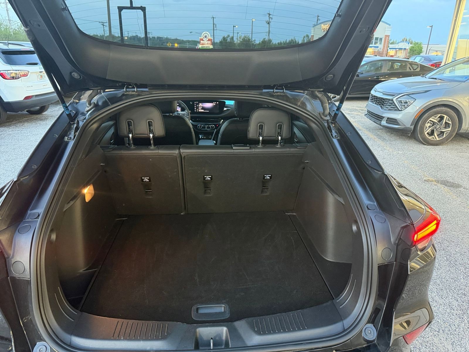 Used 2025 Buick Envista Sport Touring image 25