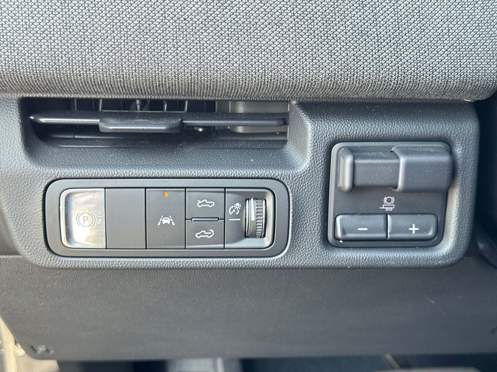Certified 2026 GMC Sierra EV Elevation AWD/4WD image 30