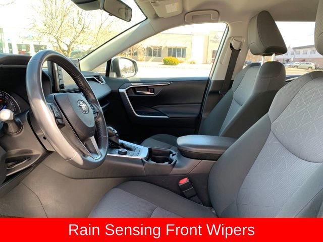 Used 2020 Toyota RAV4 XLE w/ XLE Grade Weather Package AWD/4WD image 15