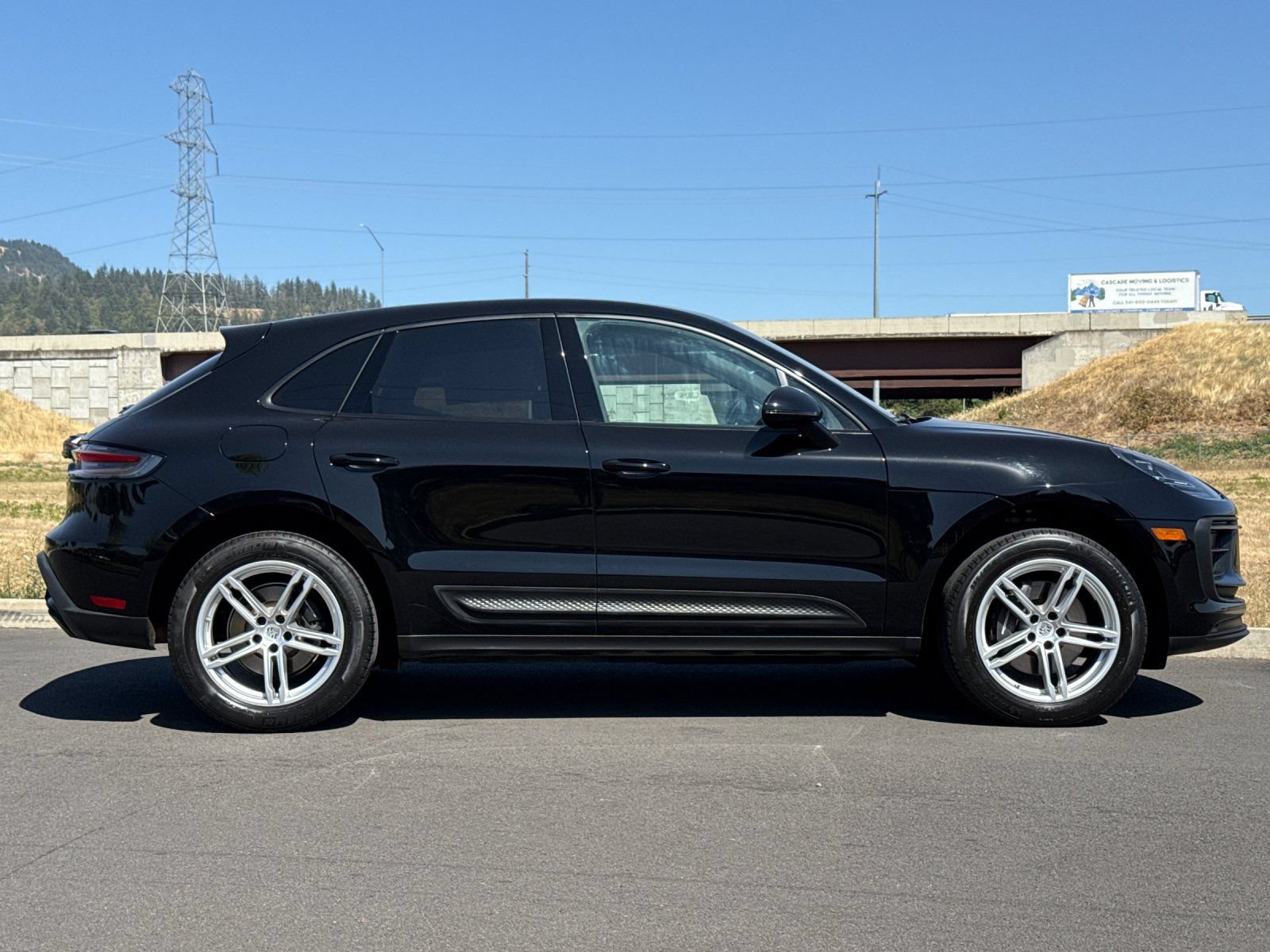 Used 2024 Porsche Macan w/ Premium Plus Package AWD/4WD image 2