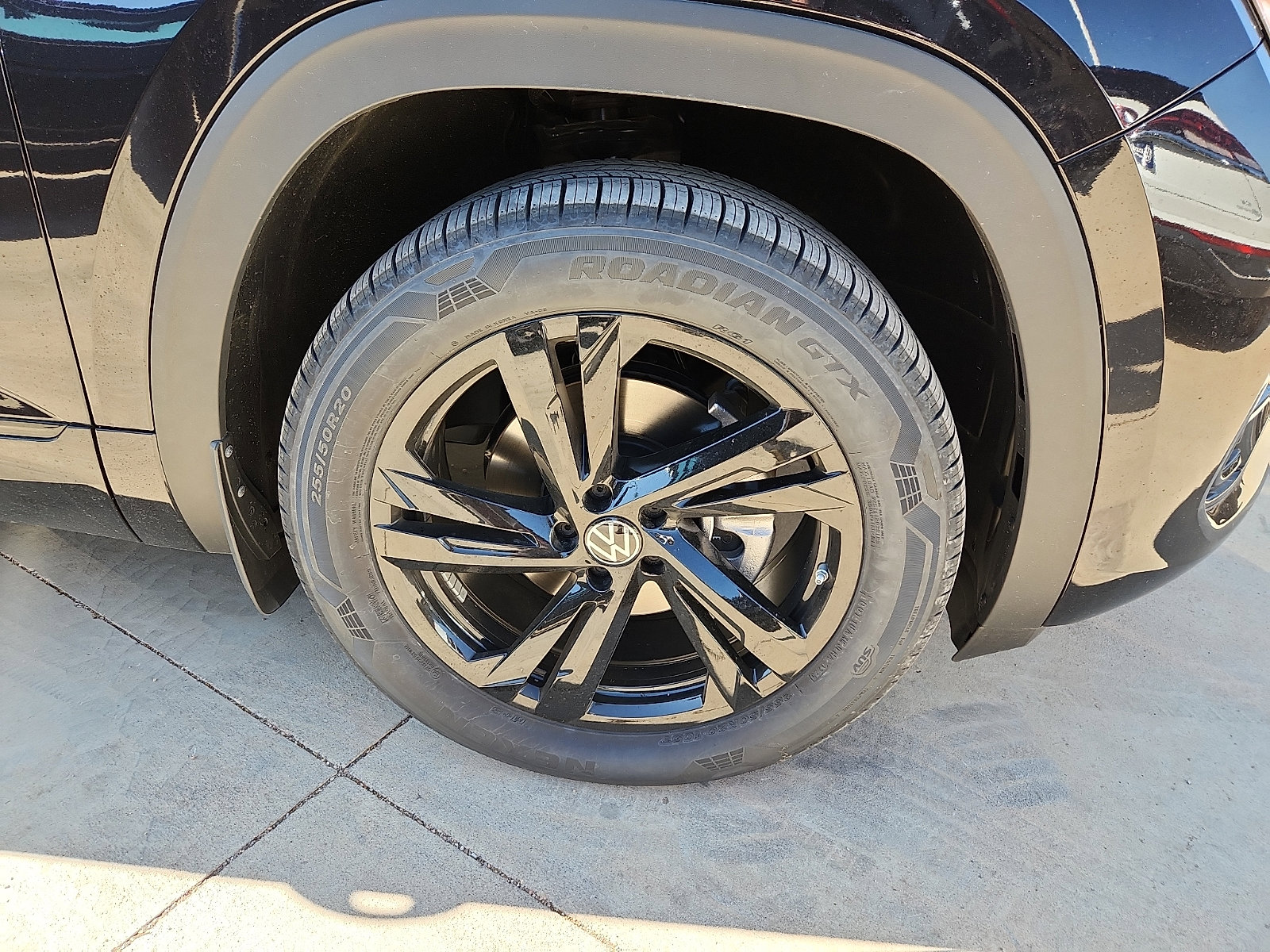 New 2026 Volkswagen Atlas Cross Sport SEL R-Line AWD/4WD image 9