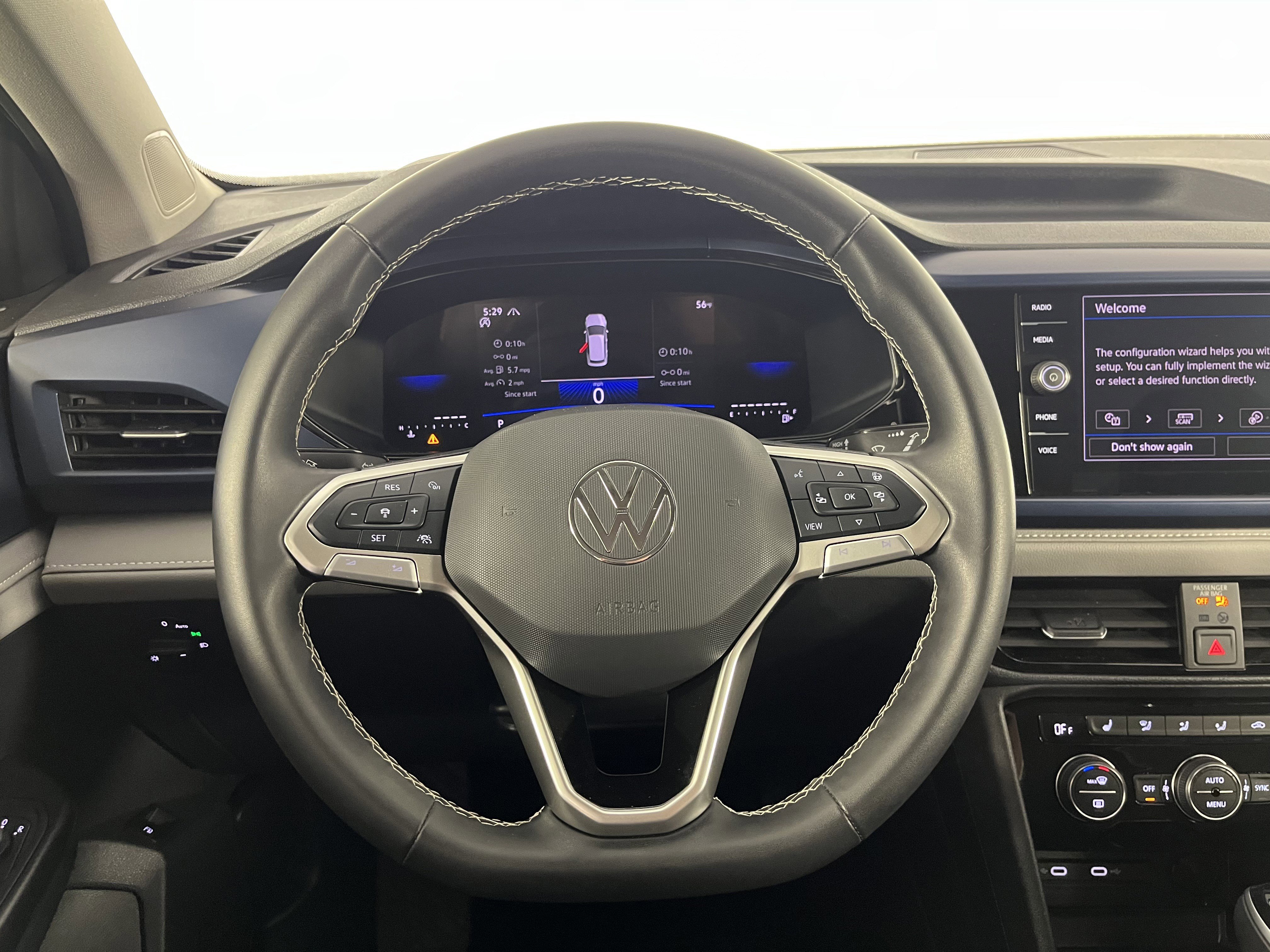 Certified 2024 Volkswagen Taos SE image 12