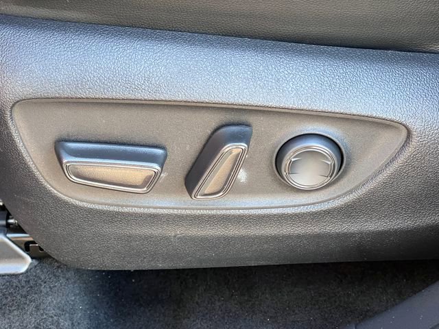 Used 2022 Toyota Highlander XLE AWD/4WD image 12