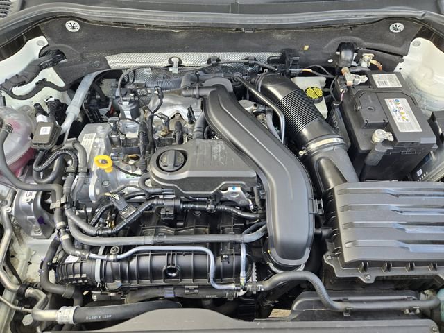 Used 2022 Volkswagen Taos SE image 32