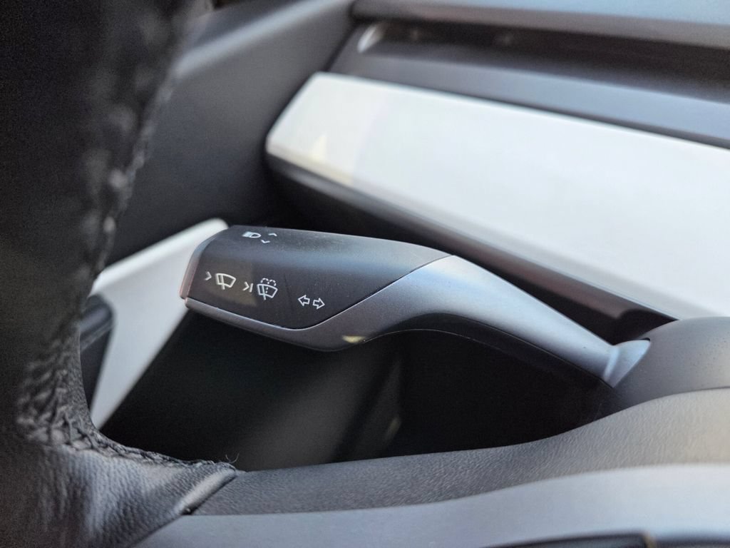 Used 2022 Tesla Model Y Performance AWD/4WD image 32