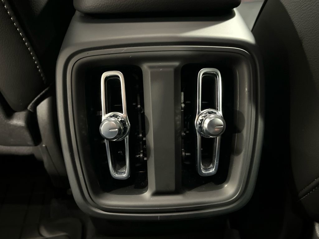 Certified 2023 Volvo XC40 B5 Core w/ Convenience Package AWD/4WD image 24