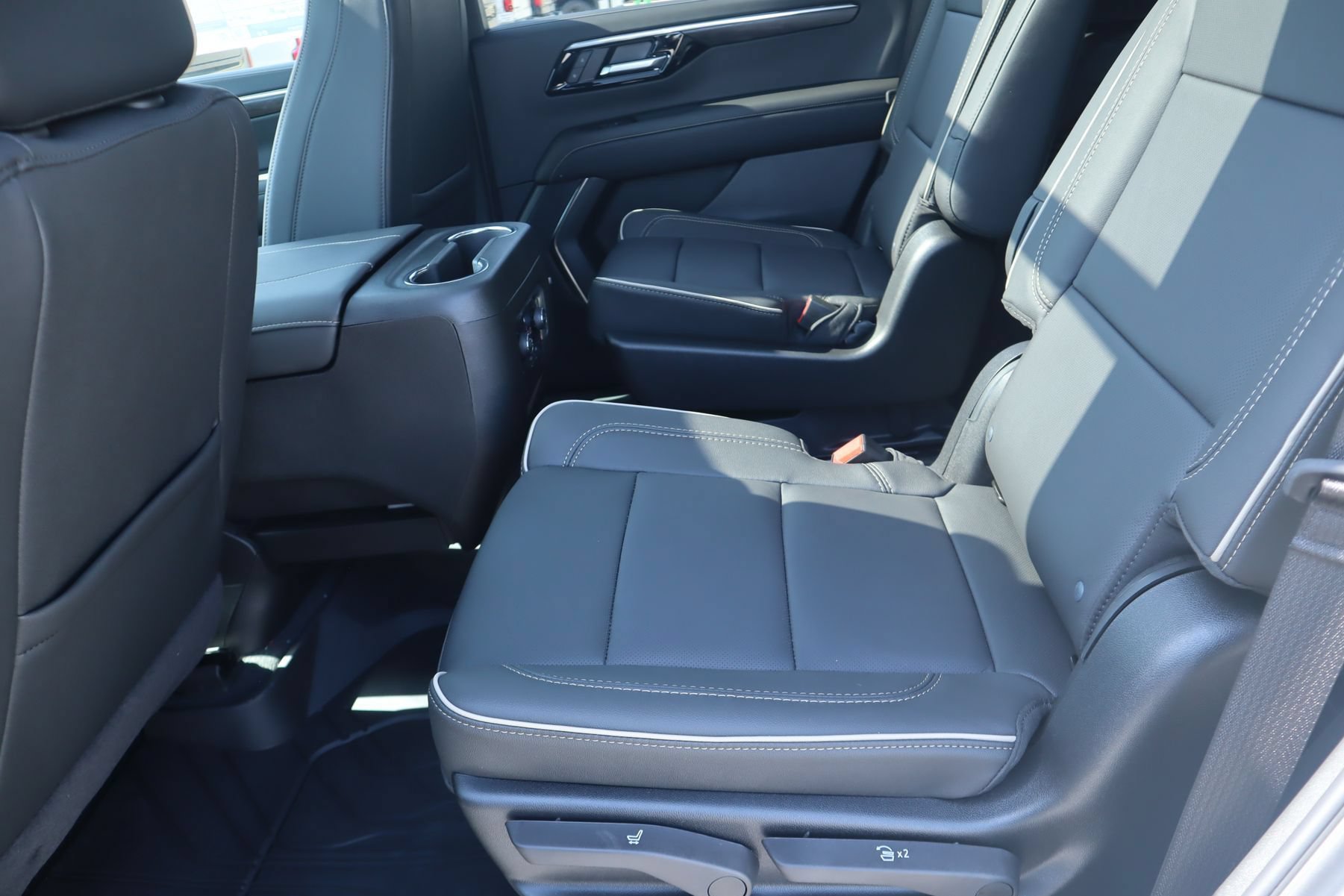 New 2026 Chevrolet Tahoe Premier w/ Sun And Tow Package AWD/4WD image 14