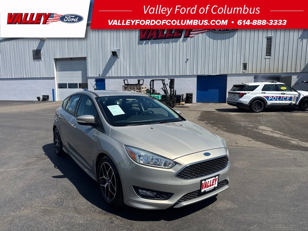 Used 2015 Ford Focus SE w/ SE Sport Package FWD image 1