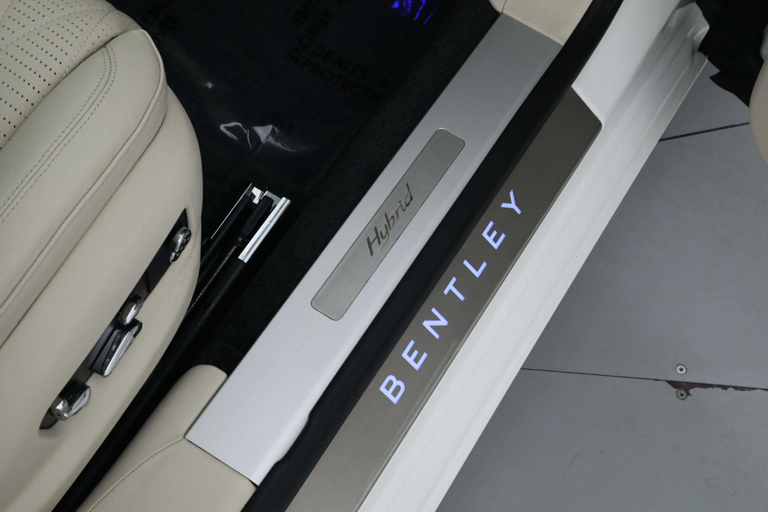 Used 2022 Bentley Flying Spur Plug-In Hybrid AWD/4WD image 19