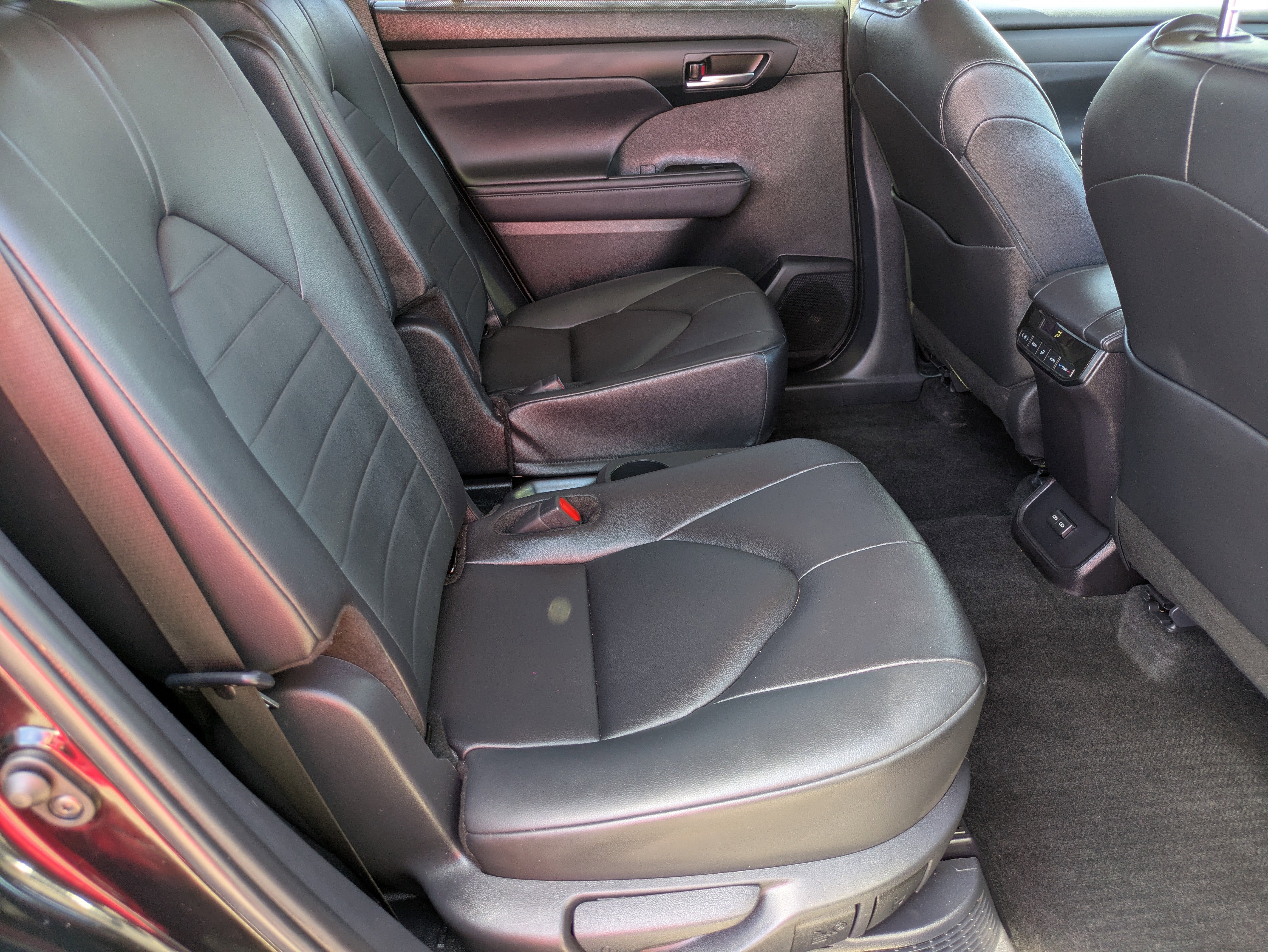 Used 2024 Toyota Highlander XLE image 13