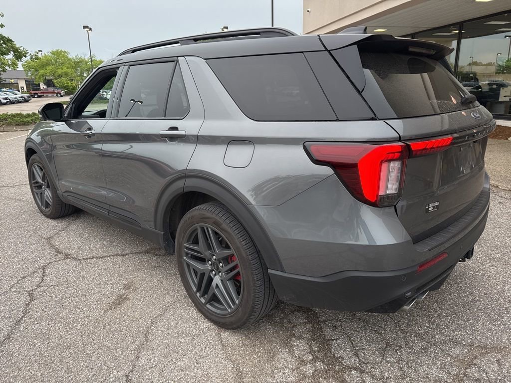 Used 2025 Ford Explorer ST AWD/4WD image 8