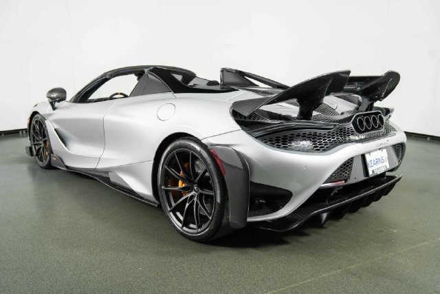 Used 2022 McLaren 765LT RWD image 6