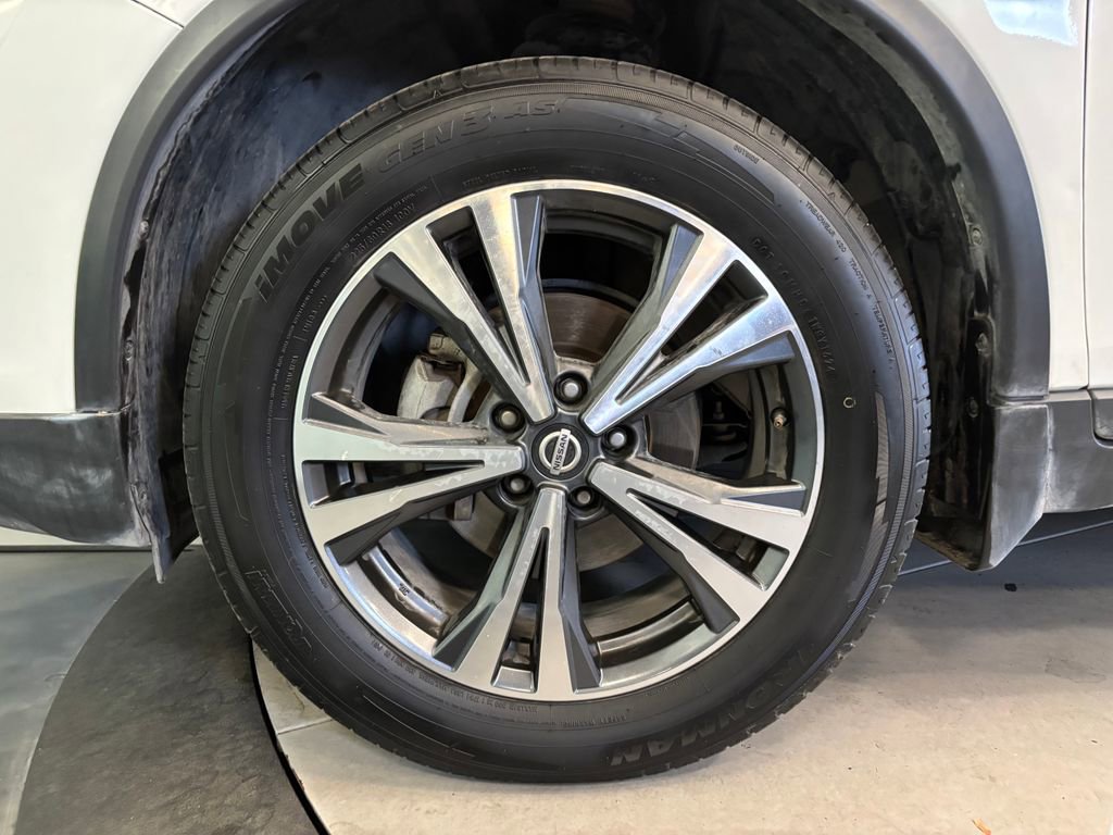 Used 2019 Nissan Rogue SV w/ Premium Package AWD/4WD image 25