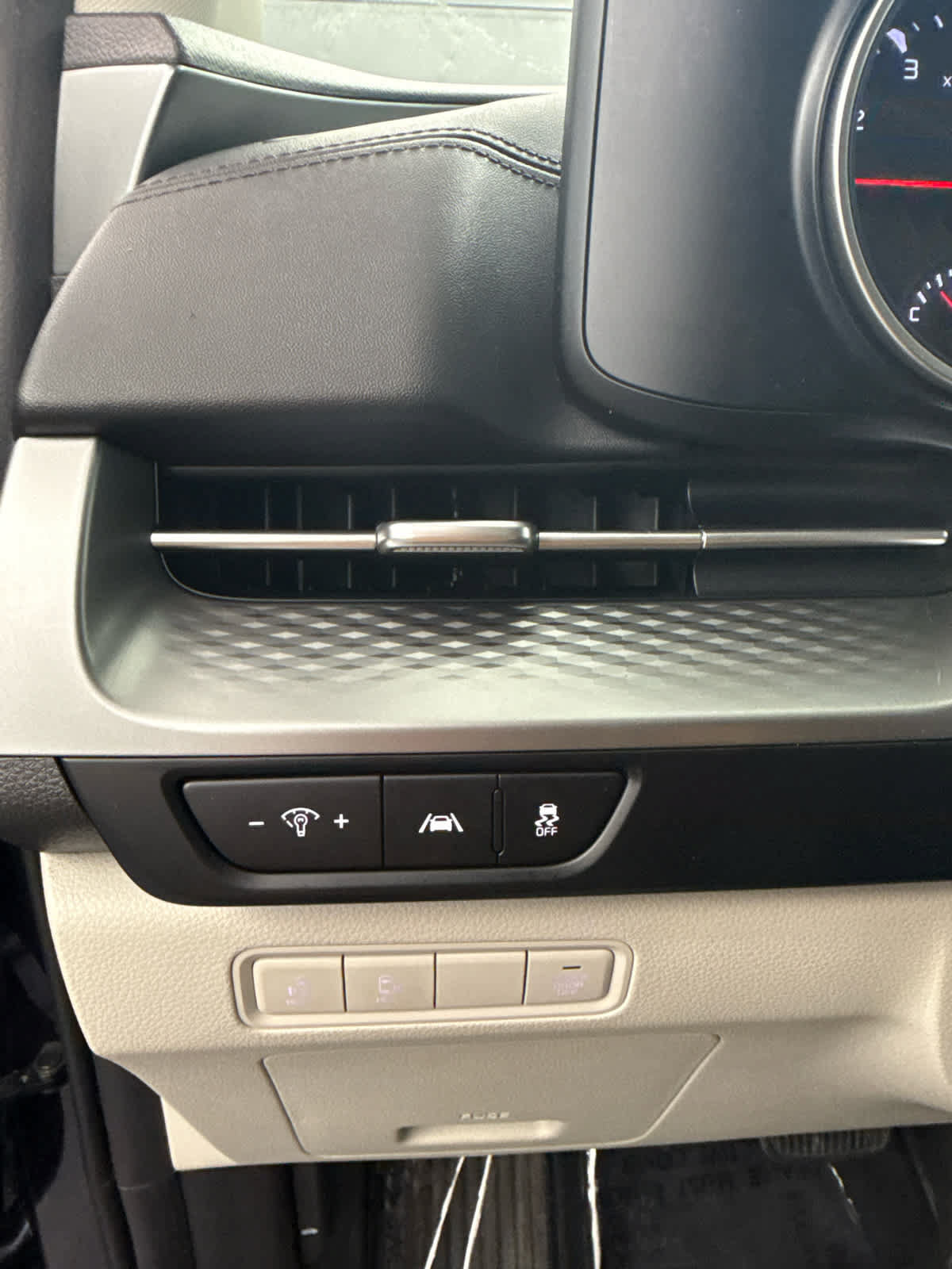 Used 2022 Kia Carnival LX FWD image 80