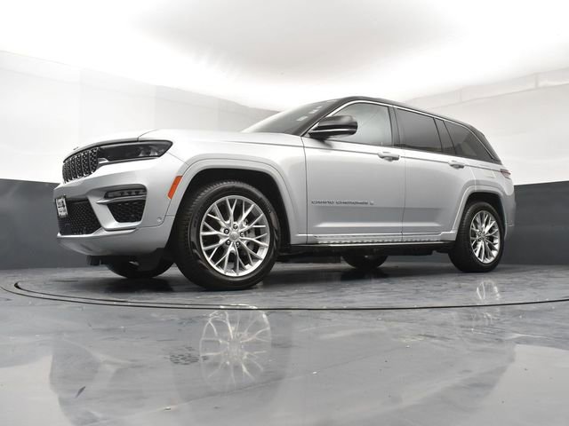 Used 2024 Jeep Grand Cherokee Summit AWD/4WD image 21