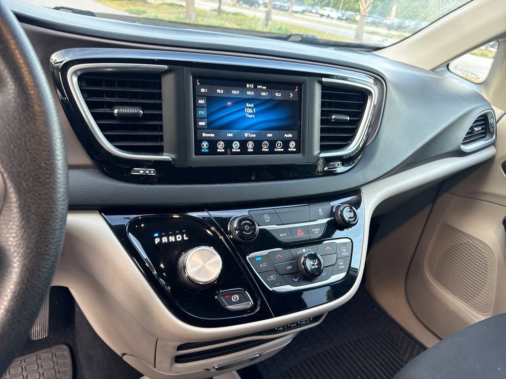 Used 2021 Chrysler Voyager LX FWD image 15