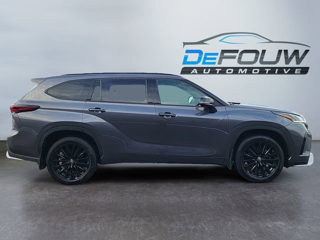 Used 2024 Toyota Highlander XLE image 2