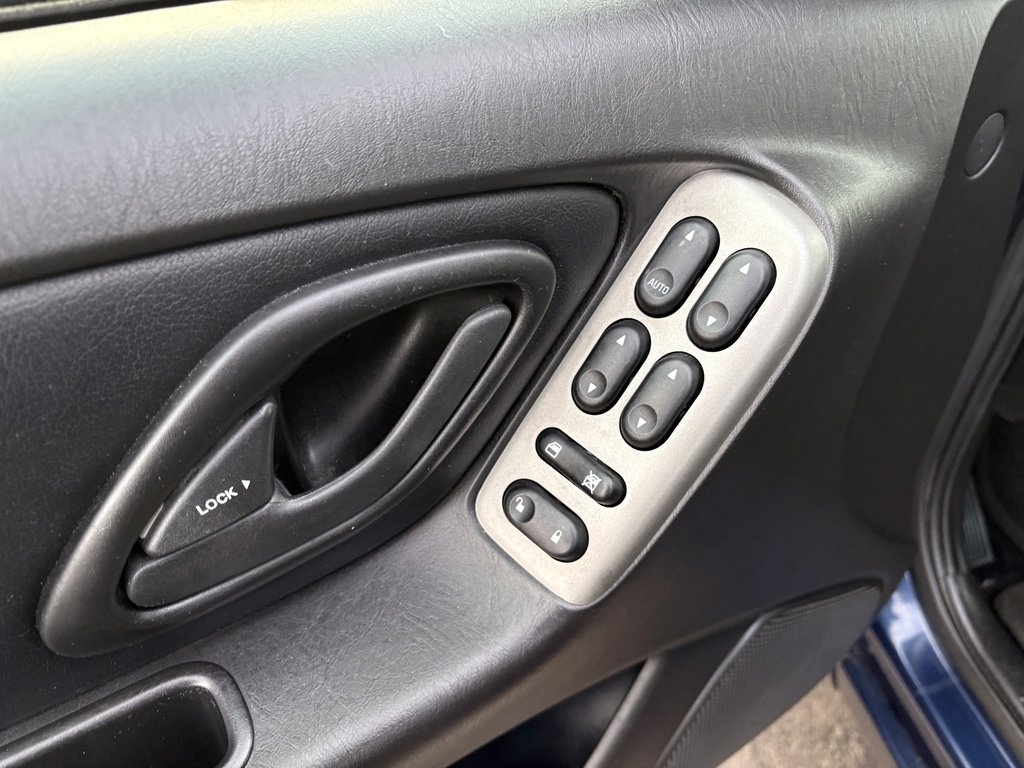 Used 2004 Ford Escape Limited image 16