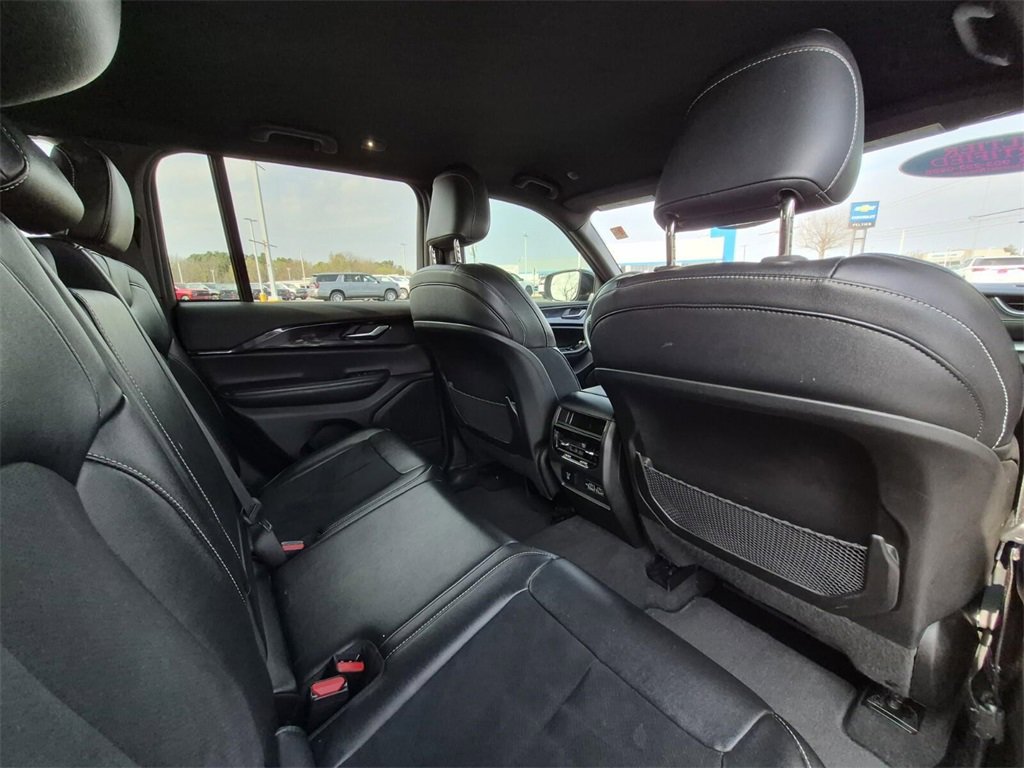 Used 2023 Jeep Grand Cherokee Altitude image 15