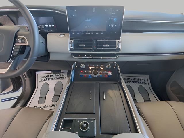 Used 2023 Lincoln Navigator Reserve image 13