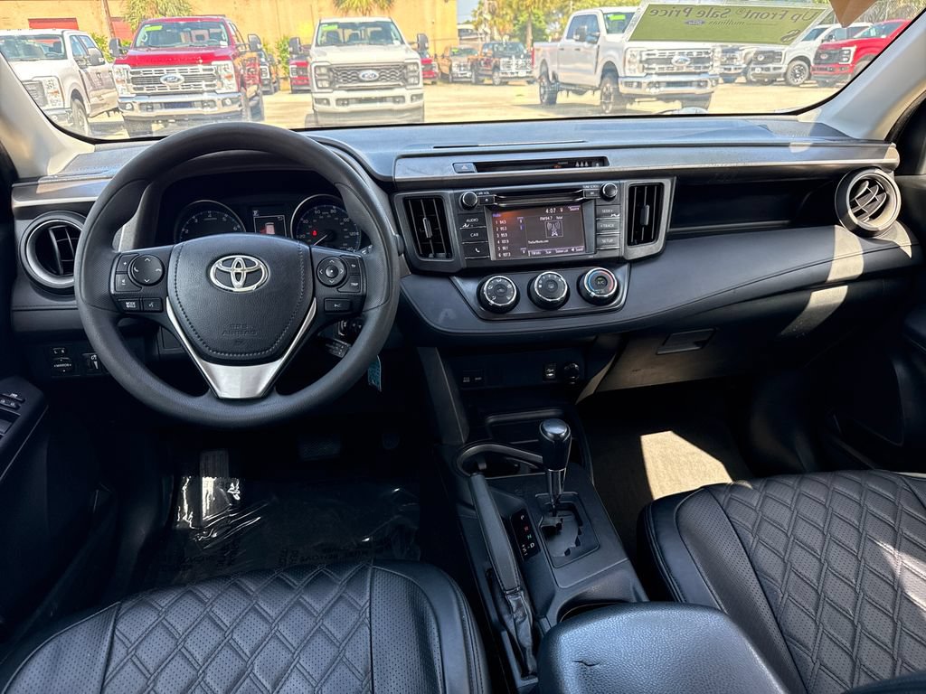 Used 2018 Toyota RAV4 LE FWD image 4