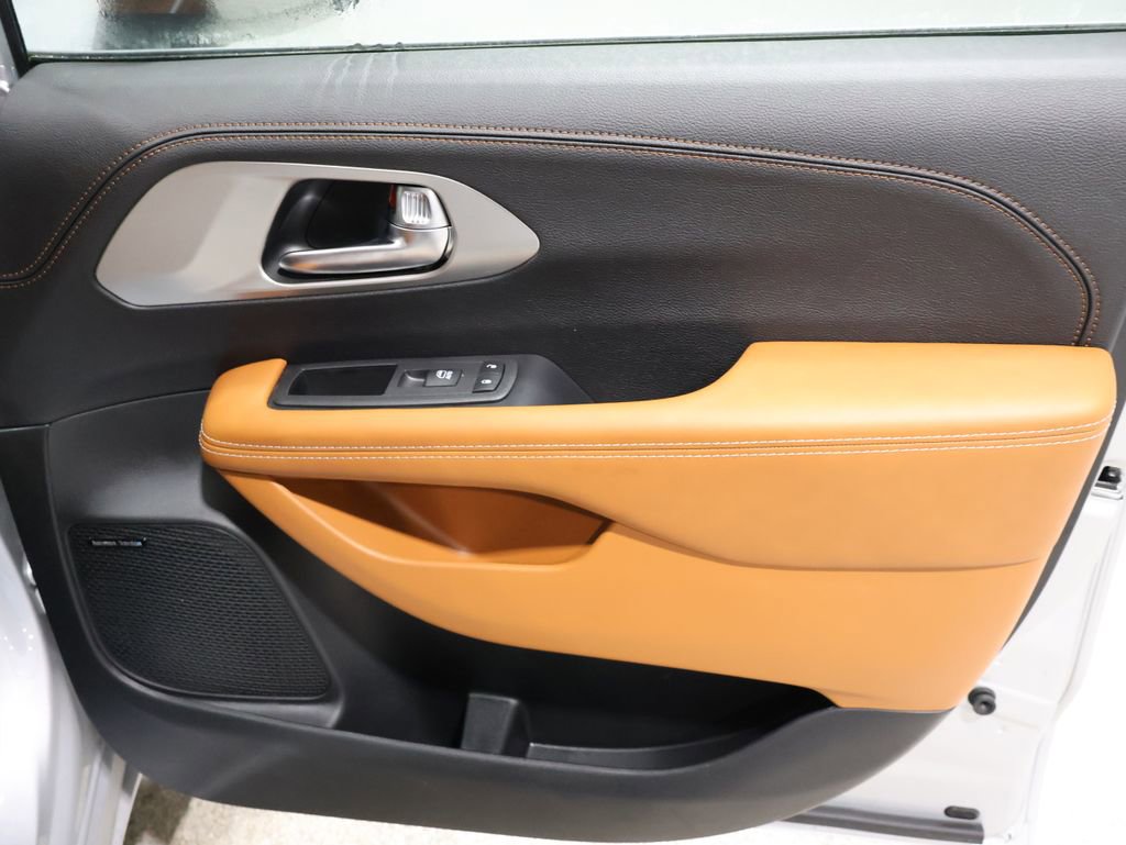 New 2026 Chrysler Pacifica Pinnacle AWD/4WD image 18