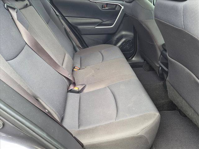 Used 2019 Toyota RAV4 LE FWD image 18
