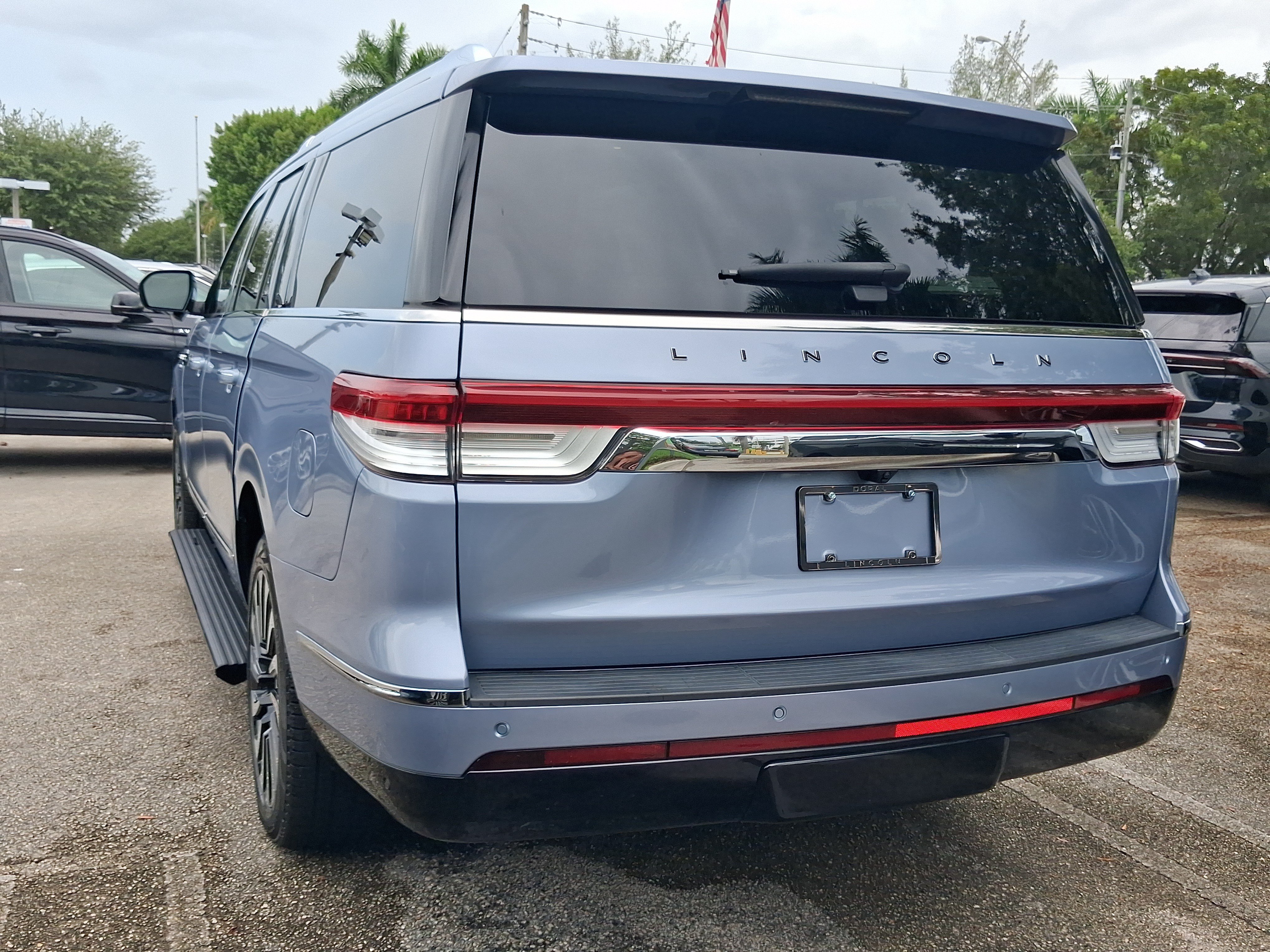 Used 2022 Lincoln Navigator L Black Label AWD/4WD image 3