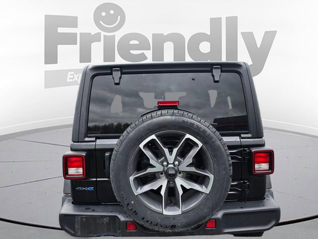 Used 2024 Jeep Wrangler Unlimited w/ Convenience Group AWD/4WD image 6