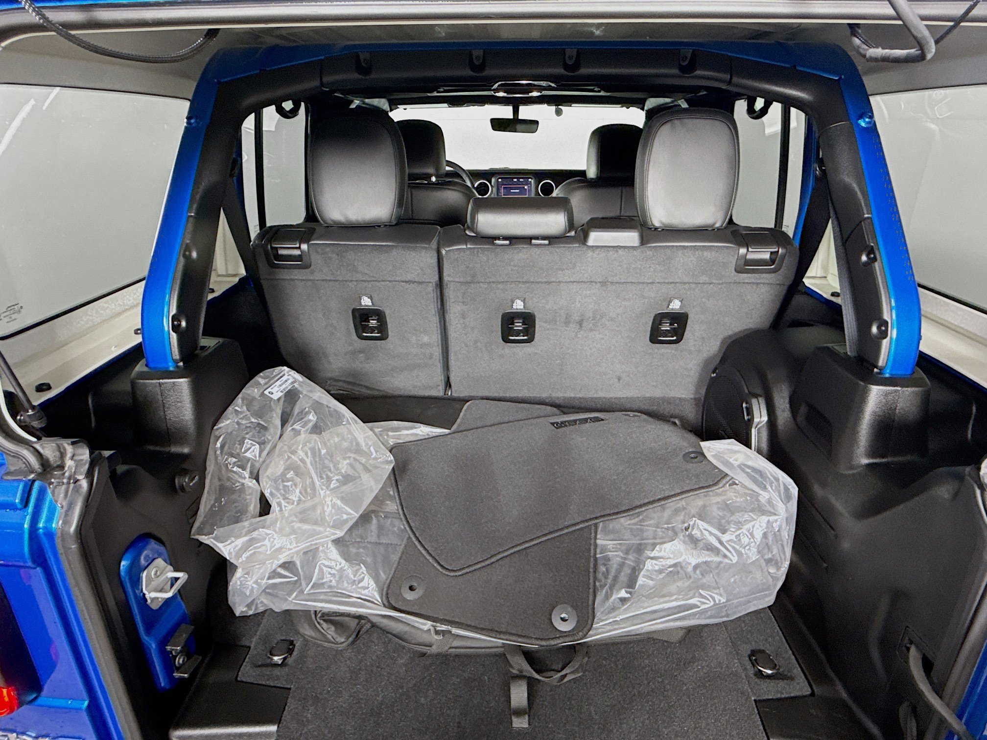 Used 2023 Jeep Wrangler Unlimited Sahara w/ Cold Weather Group image 32