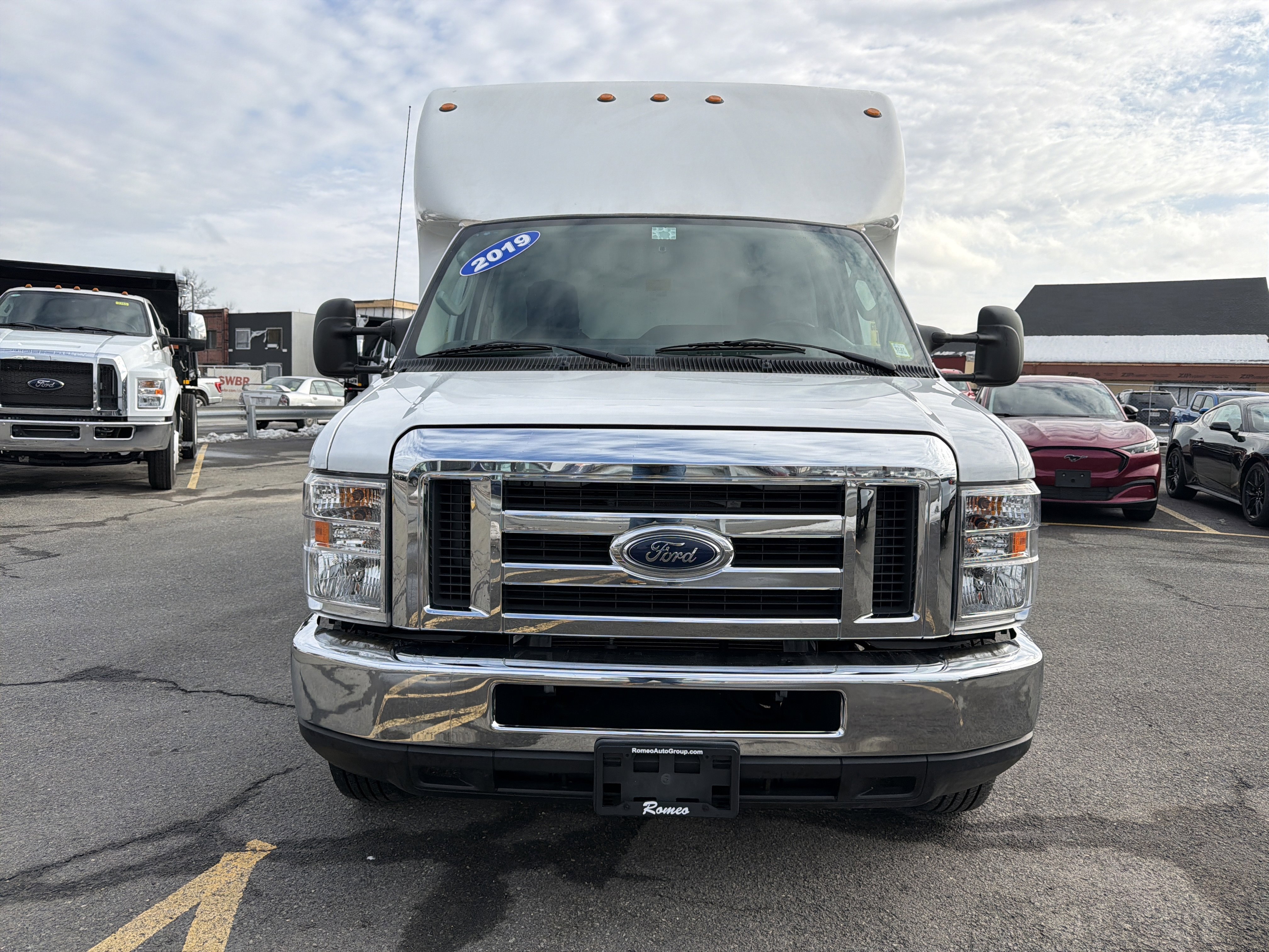 Used 2019 Ford E-350 and Econoline 350 Super Duty image 2