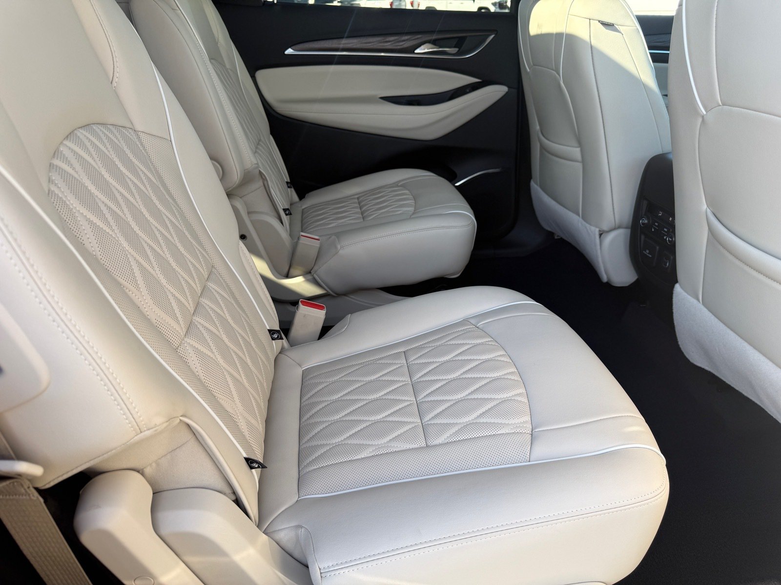 Used 2023 Buick Enclave Avenir w/ Avenir Technology Package AWD/4WD image 27