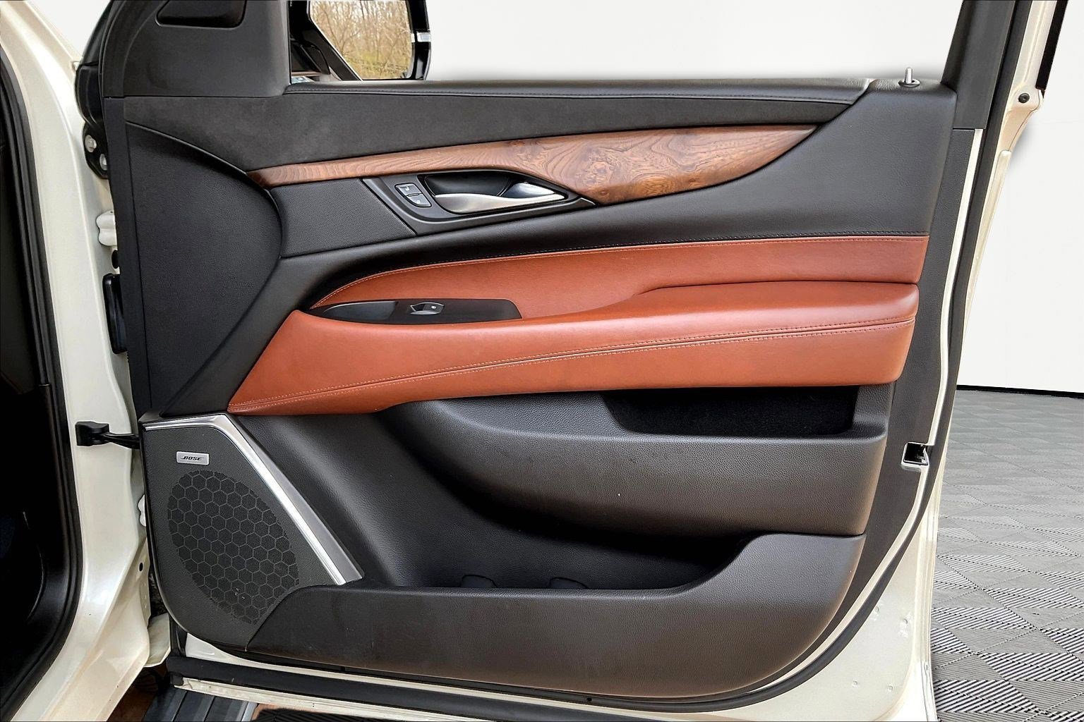 Used 2015 Cadillac Escalade ESV Premium image 29